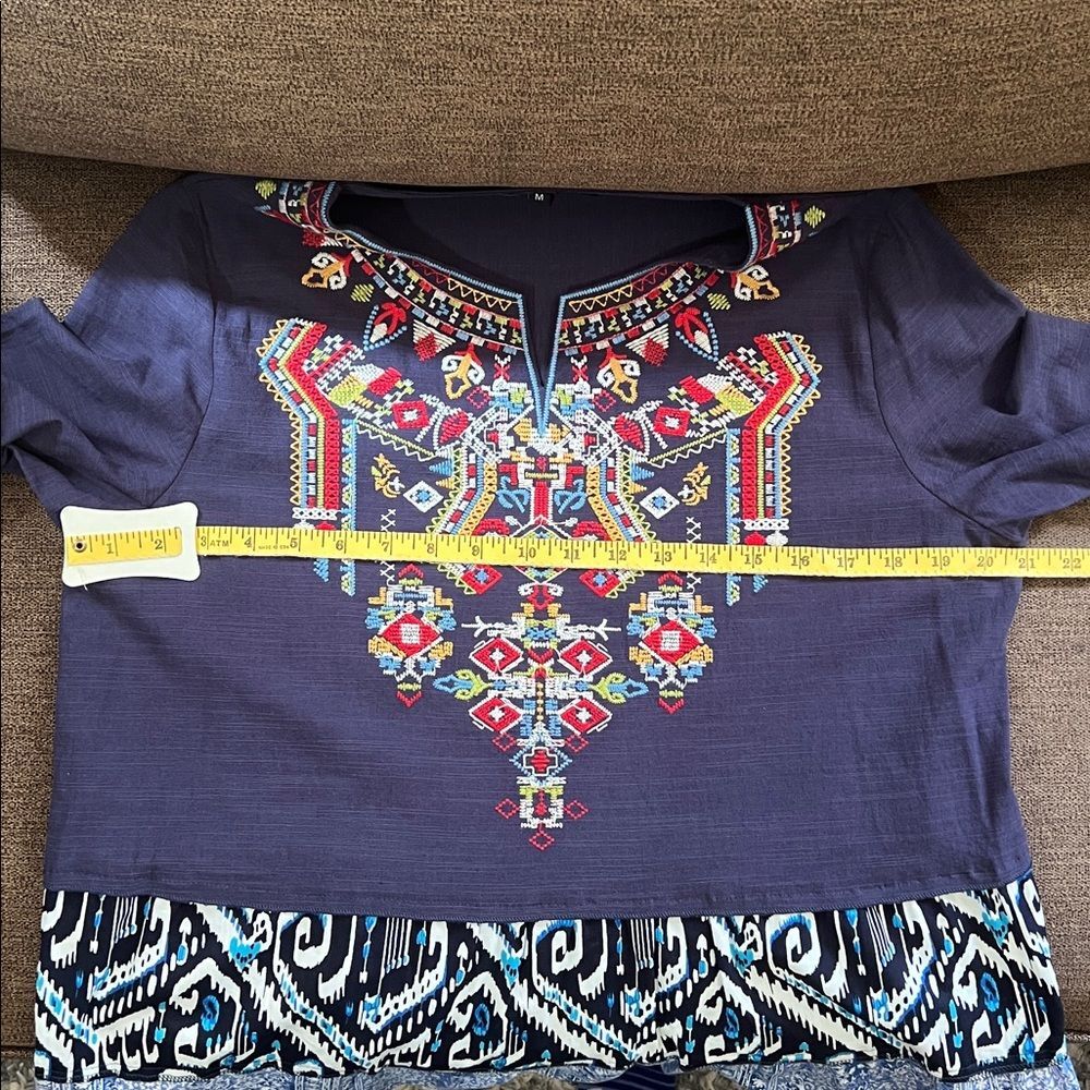 New Calessa Embroidered Boho Tunic Size Medium in Navy/Multi - Picture 13 of 13